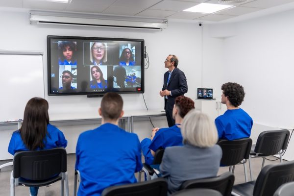 How Better Healthcare Communication Improves Patient Trust and Well-Being
